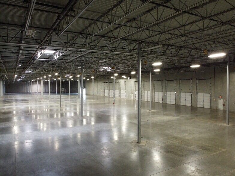 More Photos Of 5201 Catron Dr, Dallas Distribution For Lease