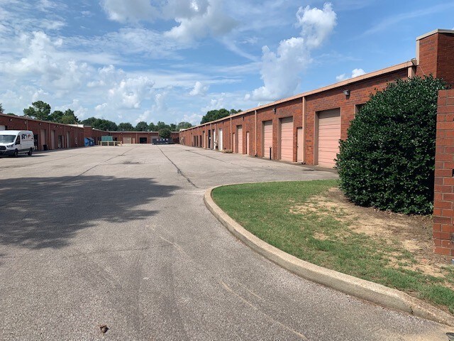 More Photos Of 2170 Business Center Dr, Memphis Light Distribution For Lease