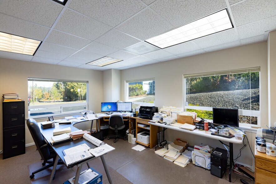 More Photos Of 200 N Wasco Ct, Hood River Warehouse For Sale