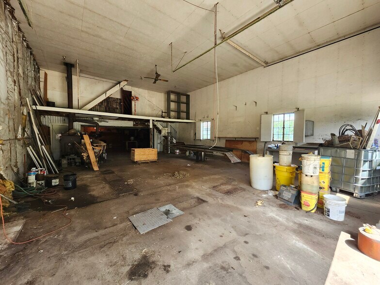 More Photos Of 17069 400th St, Leland Contractor Storage Yard For Sale