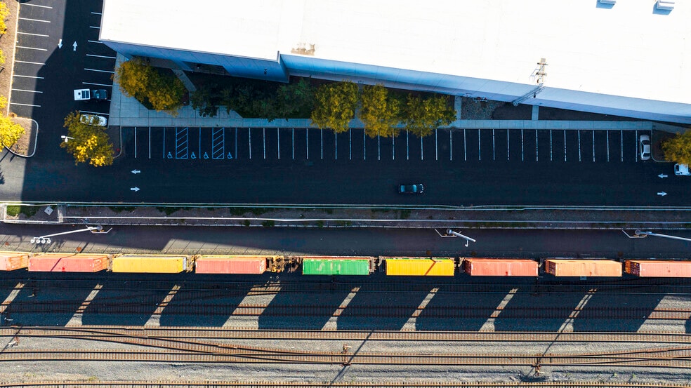 More Photos Of 25 Colony Rd, Jersey City Warehouse For Lease