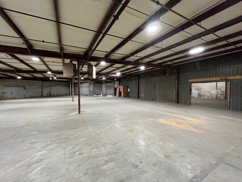 More Photos Of 9479 S Main St, Jonesboro Manufacturing For Lease