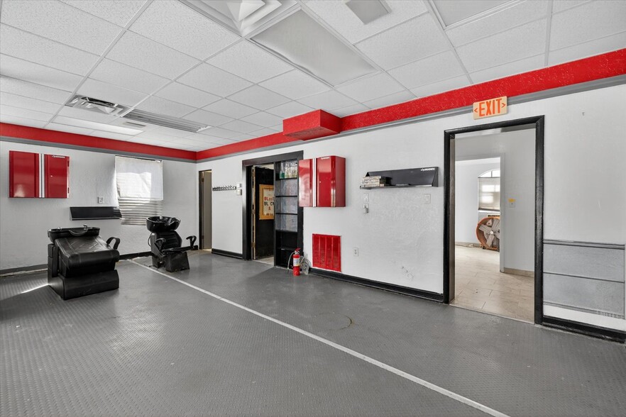 More Photos Of 1201 N Pinellas Ave, Tarpon Springs General Retail For Sale