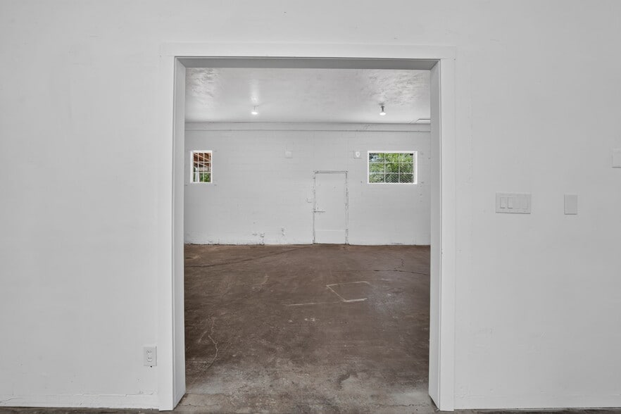 More Photos Of 3930 Broadway, Sacramento Freestanding For Sale