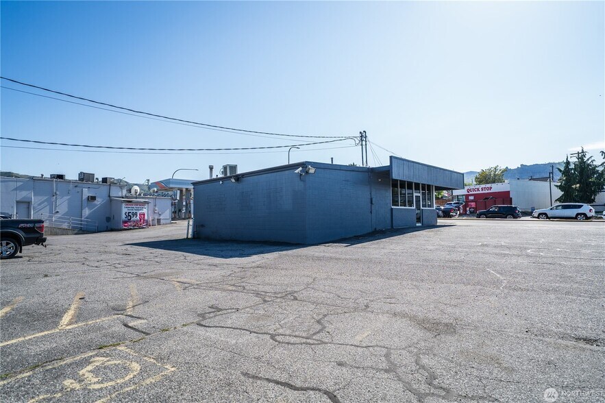 More Photos Of 849 S Mission St, Wenatchee General Retail For Sale