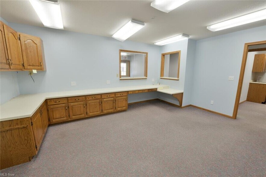 More Photos Of 151 S Kennebec Ave, Mcconnelsville Office For Lease