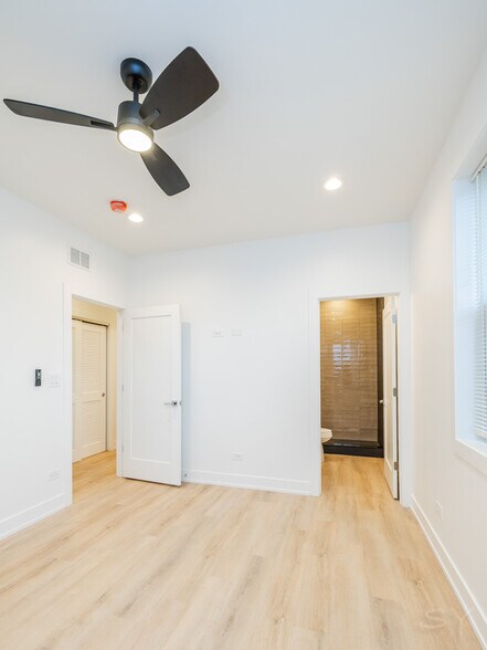 More Photos Of 6050 Eberhart ave, Chicago Apartments For Sale