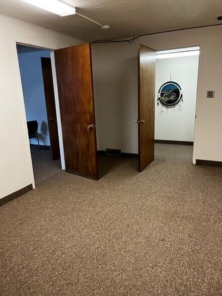 More Photos Of 2001 11th Ave, Helena Office For Lease
