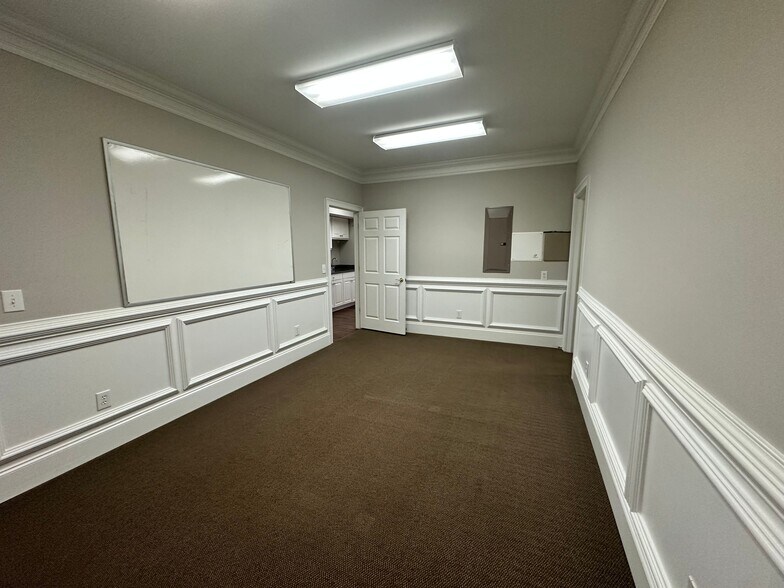 More Photos Of 327 Dahlonega St, Cumming Medical For Sale