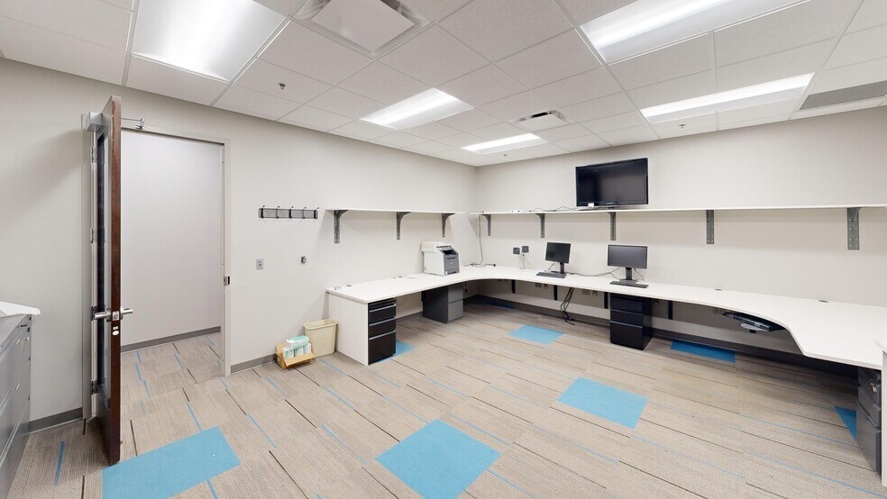 More Photos Of 5001 US Highway 30 W, Fort Wayne Medical For Lease