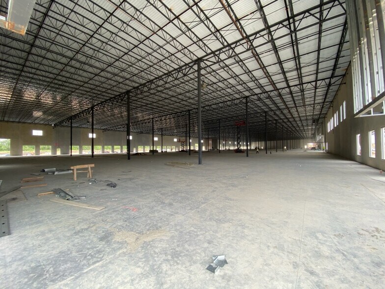 More Photos Of 17745 Lookout Rd, Schertz Warehouse For Lease