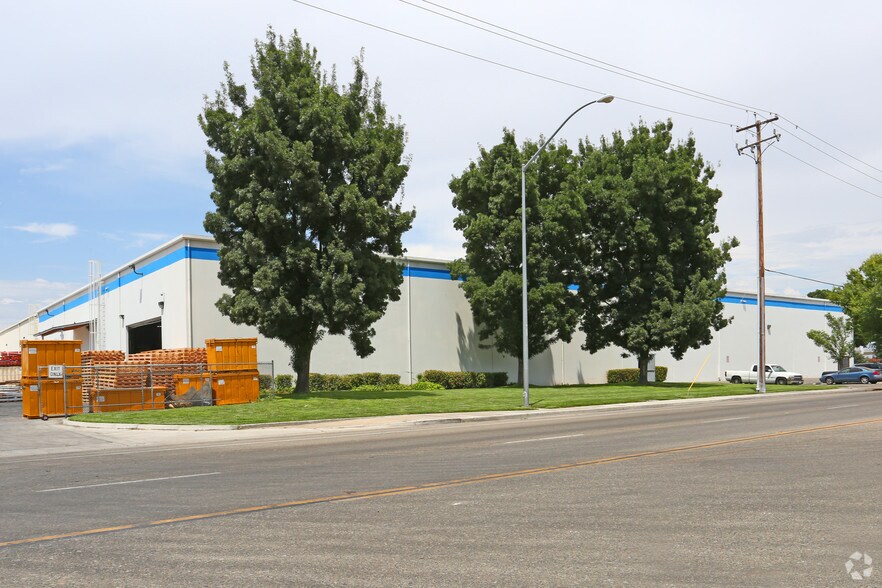 More Photos Of 1360 E North Ave, Fresno Industrial For Sale