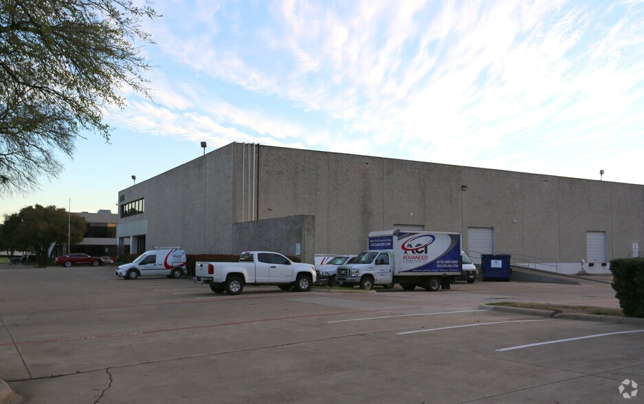 More Photos Of 2015 McKenzie Dr, Carrollton Warehouse For Lease