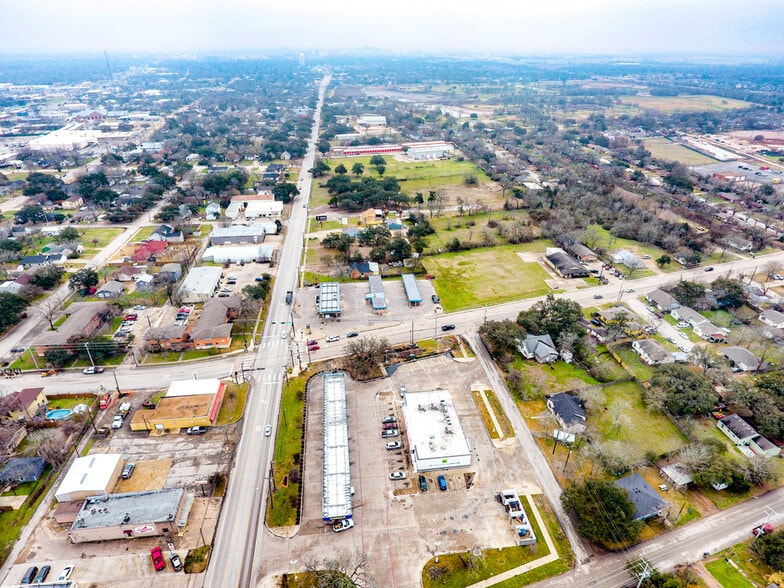 More Photos Of 2100 S College Ave, Bryan Service Station For Sale