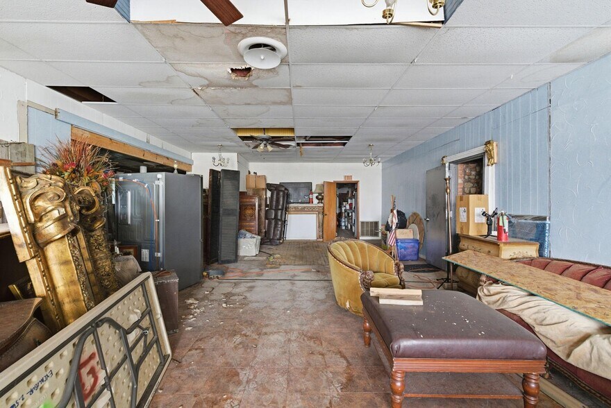 More Photos Of 100 W Central Ave, Comanche General Retail For Sale