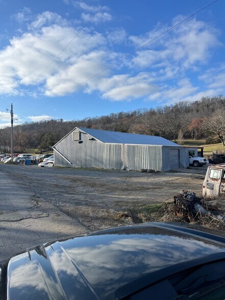 More Photos Of 462 E Reba McEntire Ave, Stringtown Flex For Sale