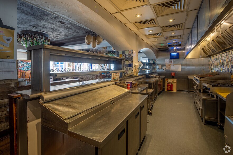 More Photos Of Beach Esplanade, Aberdeen Restaurant For Lease