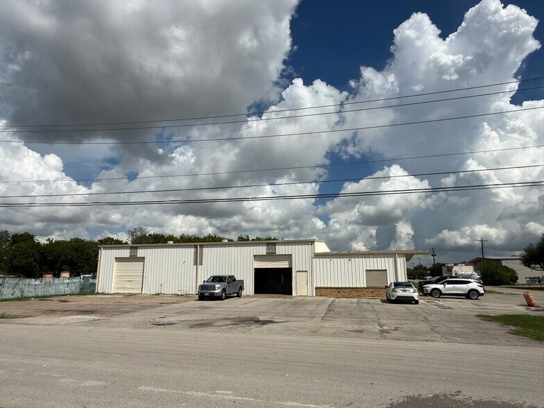 More Photos Of 201 N 16th St, La Porte Industrial For Sale