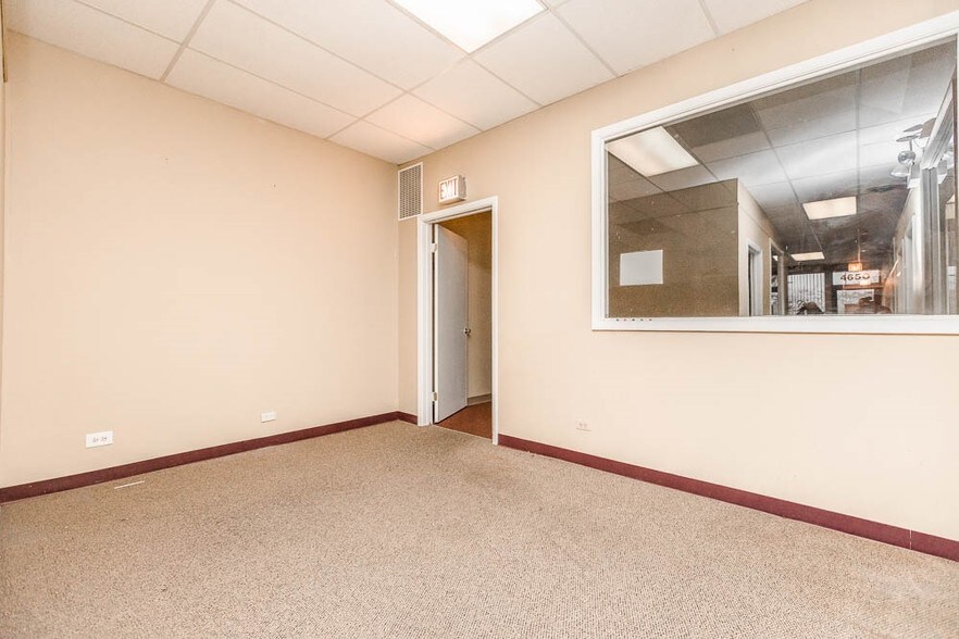 More Photos Of 4640-4650 Oakton St, Skokie Storefront For Lease