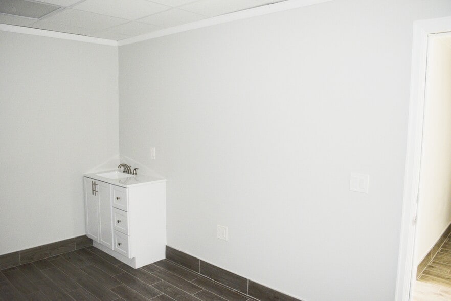 More Photos Of 2015 W Fairbanks Ave, Winter Park Storefront For Lease