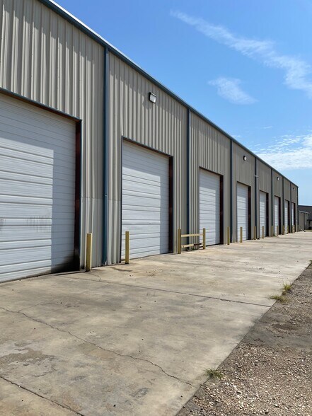 More Photos Of 586 County Road 429, Pleasanton Industrial For Sale