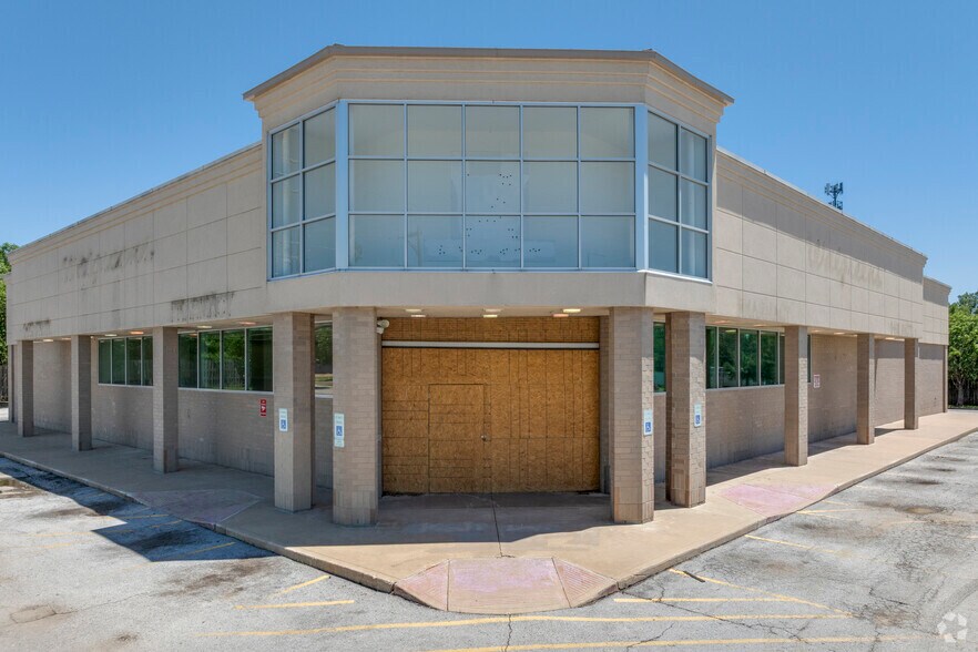 More Photos Of 4561 N Peoria Ave, Tulsa Drugstore For Lease