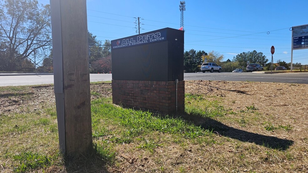 More Photos Of 6460 Atlanta Hwy, Alpharetta Veterinarian Kennel For Sale