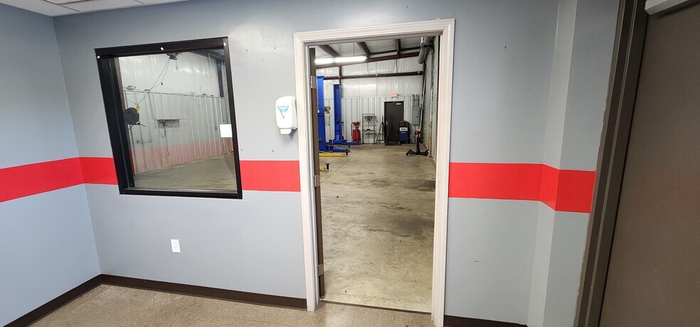 More Photos Of 1 2nd Ave, Fort Walton Beach Auto Repair For Sale