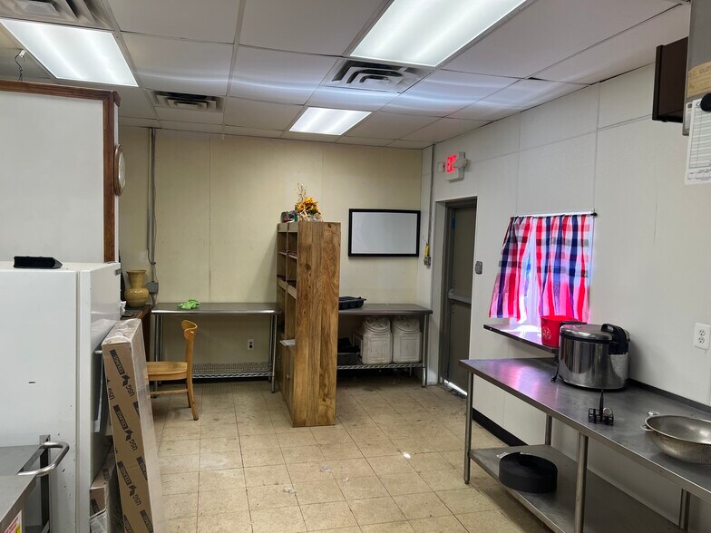 More Photos Of 3705-3717 W Jolly Rd, Lansing Storefront For Sale