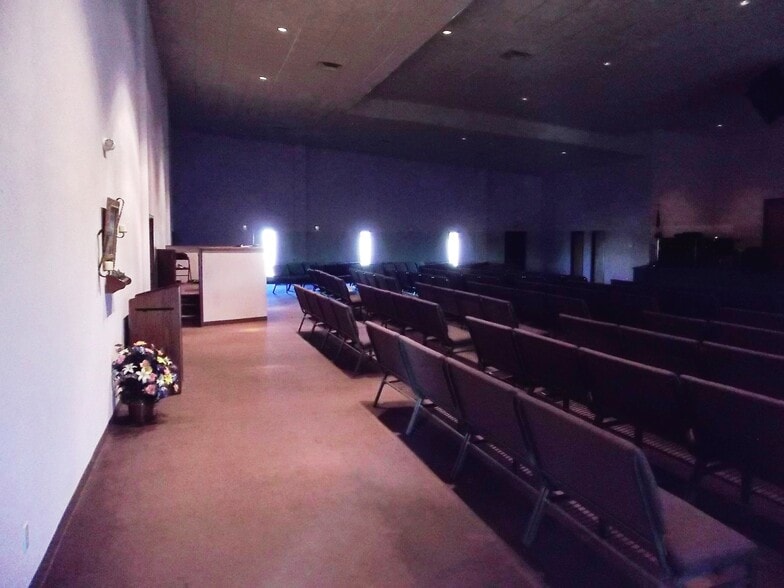 More Photos Of 1390 35th Pkwy Pky, Chanute Religious Facility For Sale