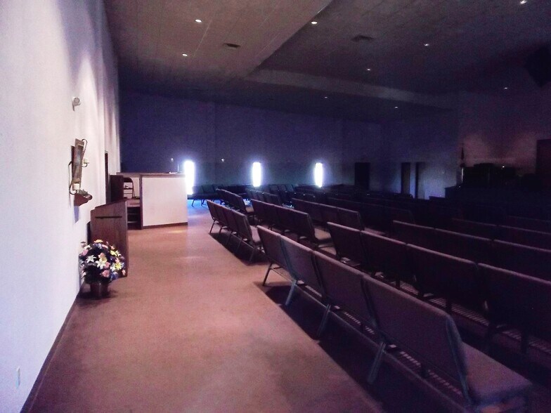 More Photos Of 1390 35th Pkwy Pky, Chanute Religious Facility For Sale