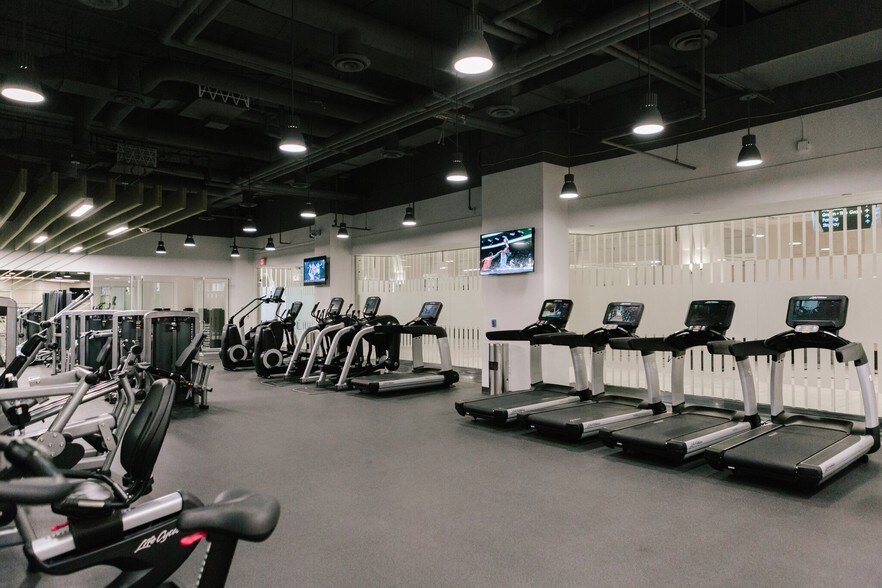 More Photos Of 800 LaSalle Ave, Minneapolis Office For Lease