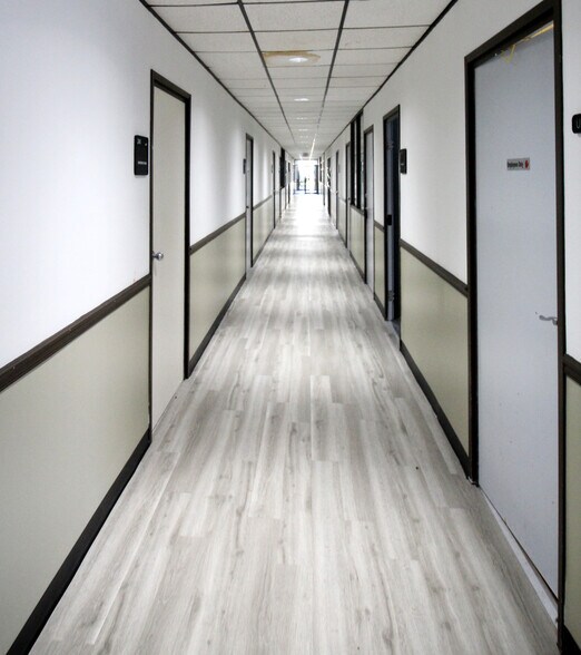 More Photos Of 2121 Corporate Square Blvd, Jacksonville Office For Lease