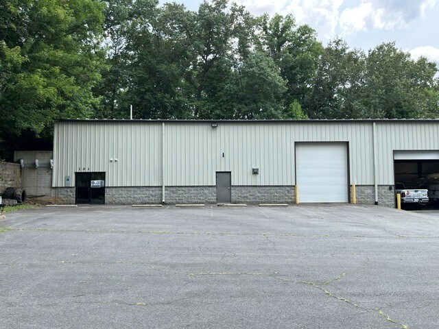 More Photos Of 19 Baron Park Rd, Fredericksburg Light Distribution For Lease