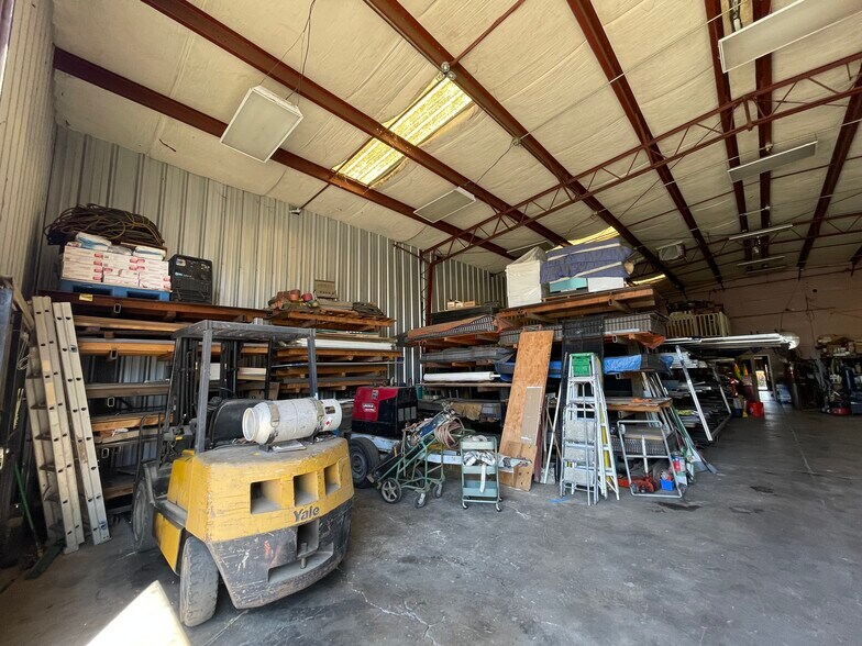 More Photos Of 1135 W Columbus St, Bakersfield Manufacturing For Sale