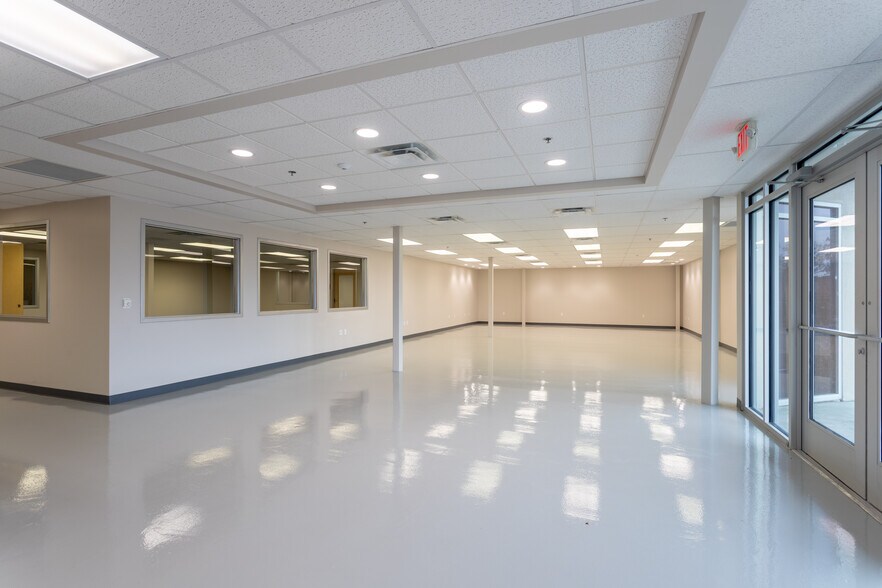 More Photos Of 10731 Gulfdale St, San Antonio Distribution For Sale