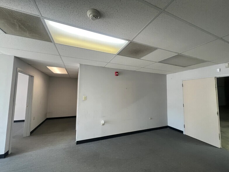 More Photos Of 1703 Industrial Hwy, Cinnaminson Light Manufacturing For Lease