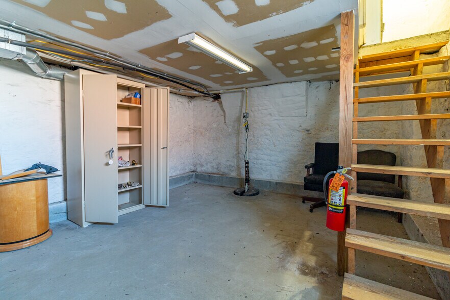More Photos Of 323 S Main St, Zelienople Office Residential For Lease