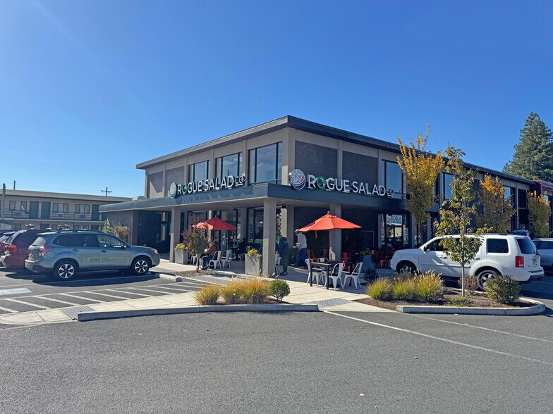 More Photos Of 735 SE 6th St, Grants Pass Office For Lease