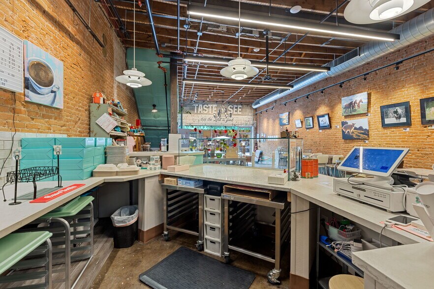More Photos Of 321 Main St, Longmont General Retail For Sale