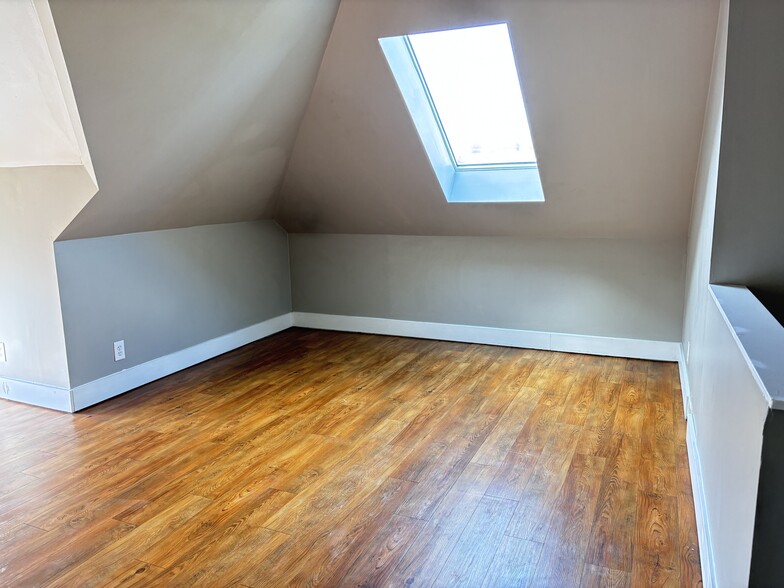More Photos Of 146 N Logan St, Denver Specialty For Sale