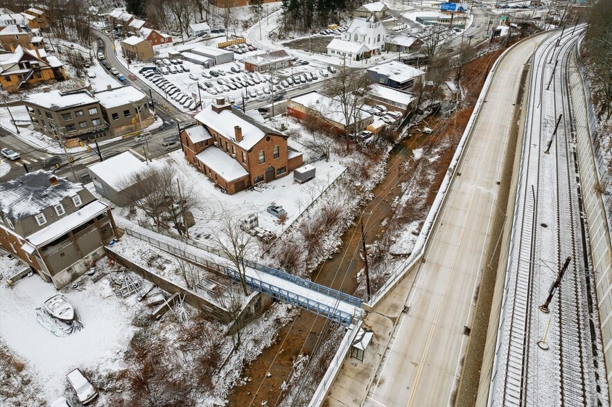 More Photos Of 2404 Saw Mill Run Blvd, Pittsburgh Storefront For Sale