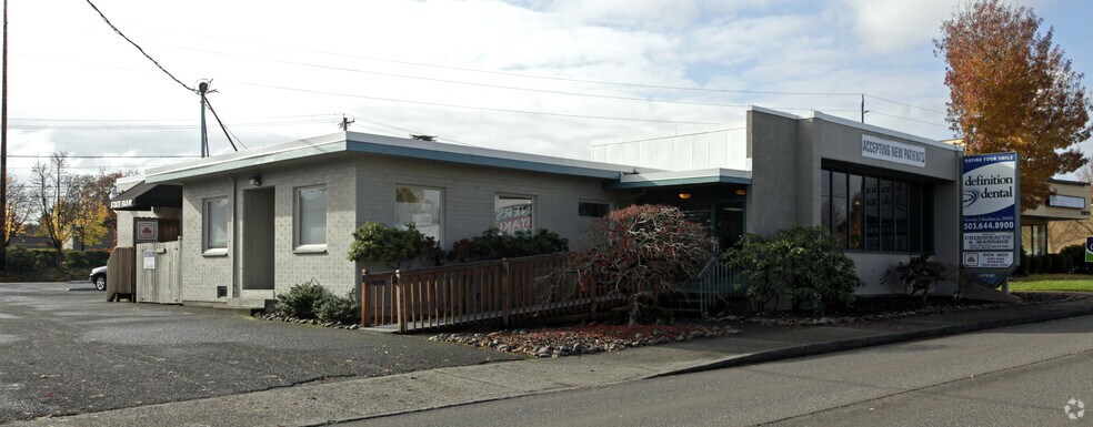 More Photos Of 12850 SW Canyon Rd, Beaverton Medical For Lease