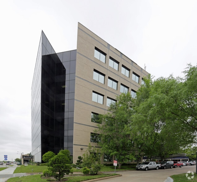 More Photos Of 5225 Katy Fwy, Houston Office For Lease