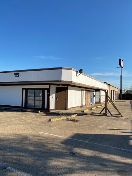 More Photos Of 114 W Fairmeadows Dr, Duncanville Service For Sale