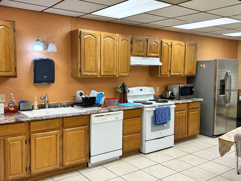 More Photos Of 1917 S Harvard Dr, Oklahoma City Office For Lease