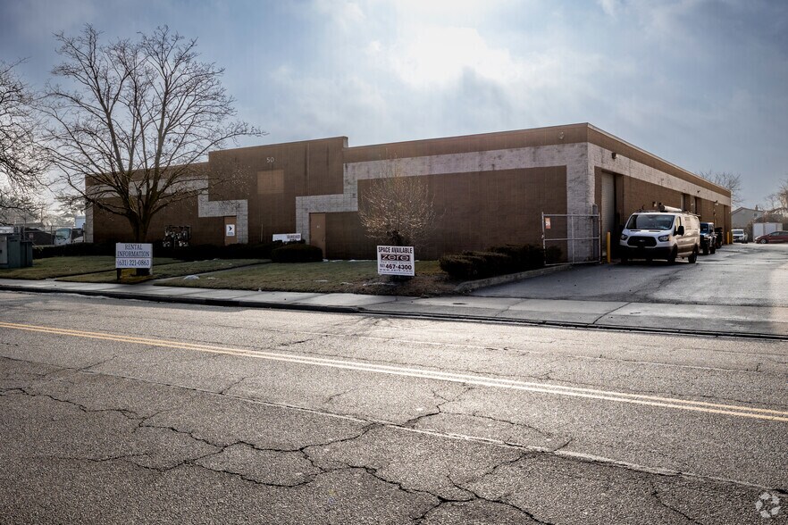 More Photos Of 50 Wyandanch Ave, Wyandanch Warehouse For Lease