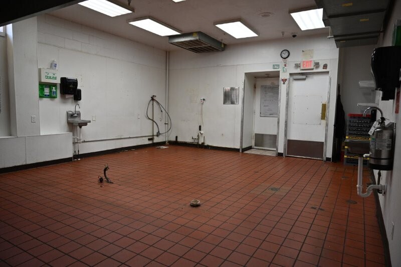 More Photos Of 517 S 4th St, Springfield General Retail For Sale