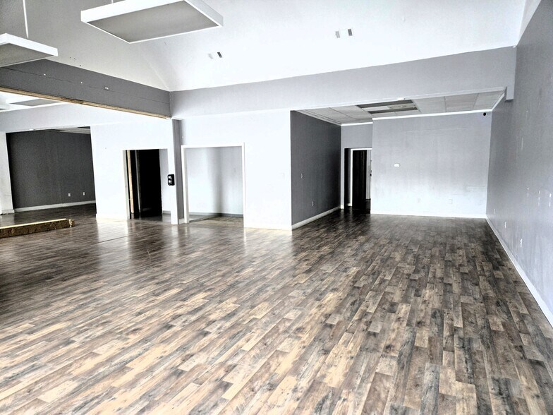 More Photos Of 1701 Euclid Ave, Bristol Medical For Lease