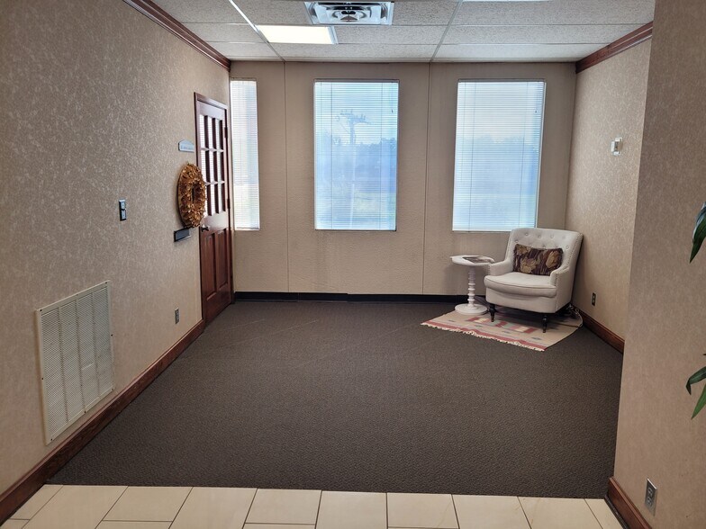 More Photos Of 4815 S Harvard Ave, Tulsa Office For Lease